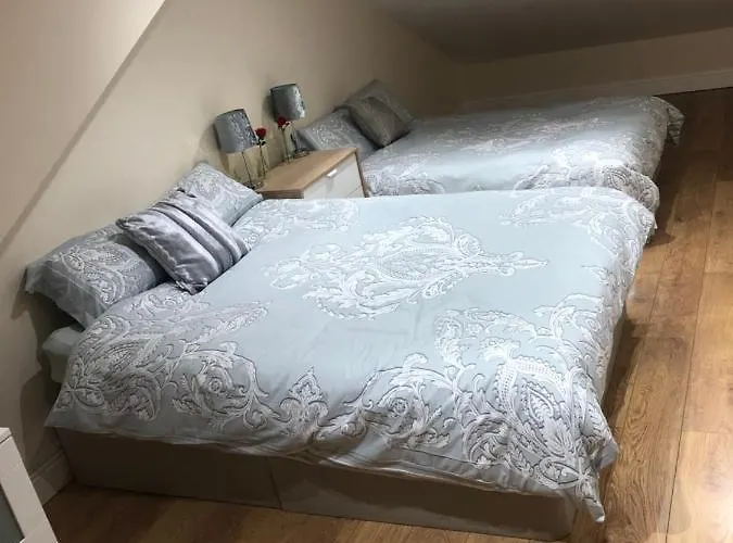 Nocleg ze śniadaniem Big Rusholme With Tv And Private Bathroom-parking&wifi *