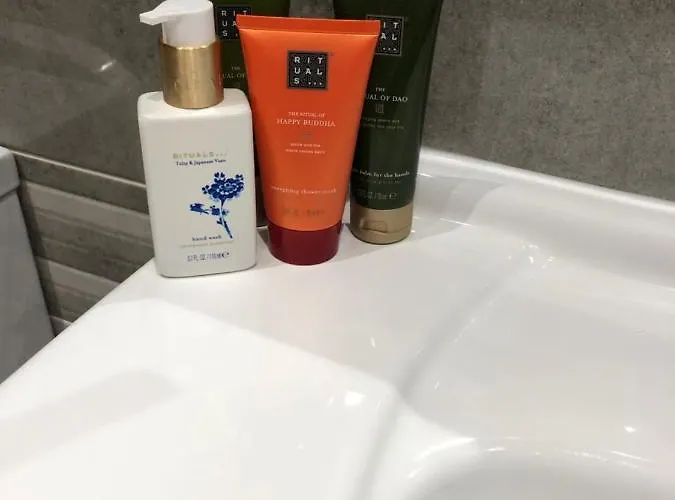 Big Rusholme With Tv And Private Bathroom-parking&wifi