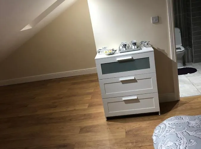 Big Rusholme With Tv And Private Bathroom-parking&wifi