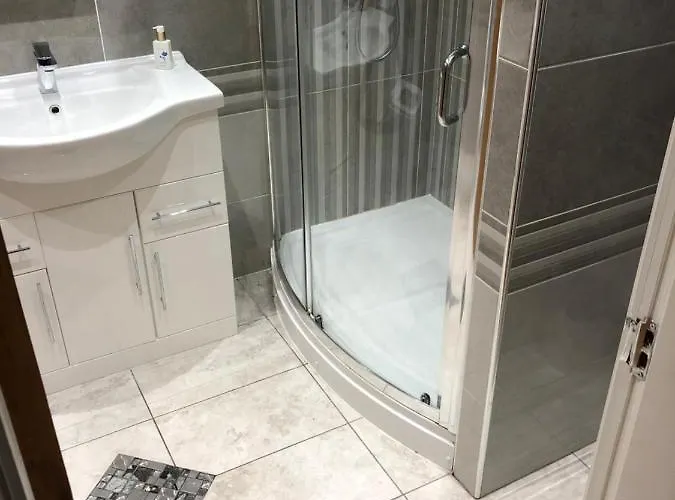 Big Rusholme With Tv And Private Bathroom-parking&wifi Manchester