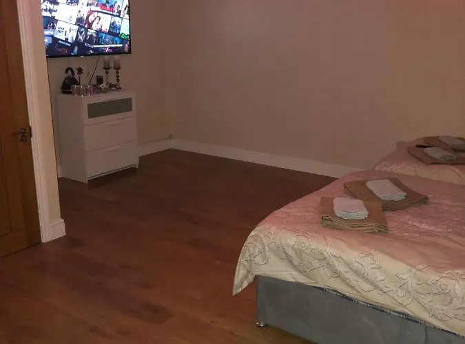 Bed & Breakfast Big Rusholme With Tv And Private Bathroom-parking&wifi Manchester