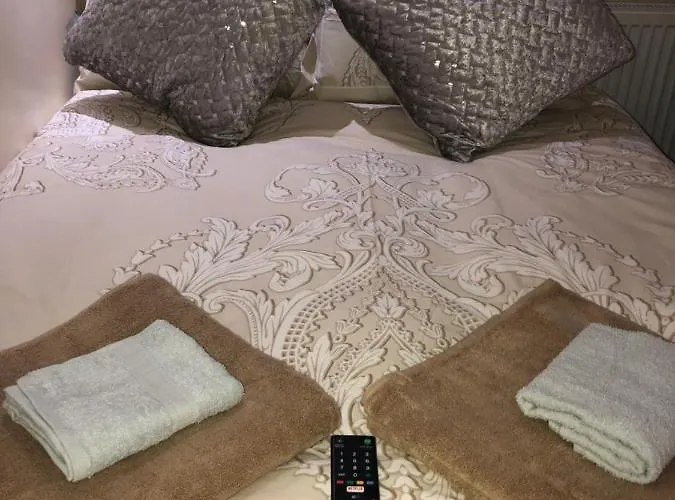 Big Rusholme With Tv And Private Bathroom-parking&wifi B&B *