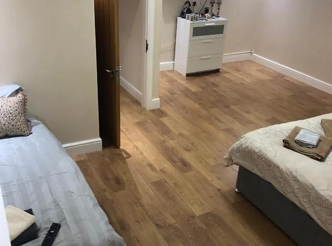 Big Rusholme With Tv And Private Bathroom-parking&wifi Oda ve Kahvaltı