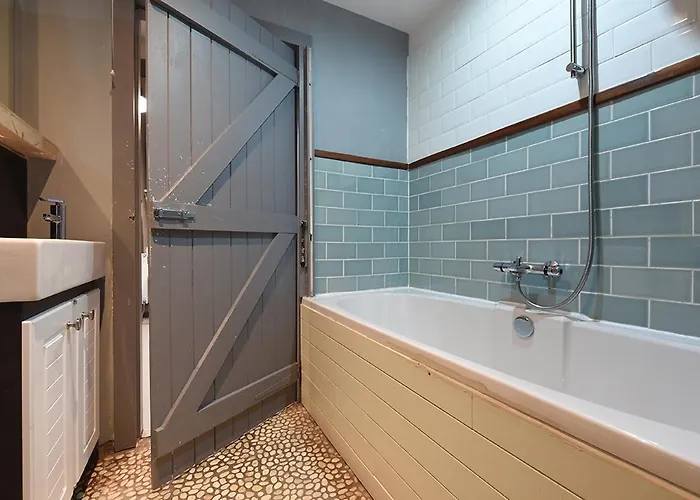 Mason Street Sleeps 16 *