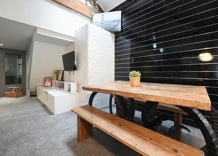 Penthouse Warehouse Slps 18 מנצ'סטר