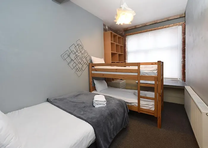 Mason Street Sleeps 16 맨체스터