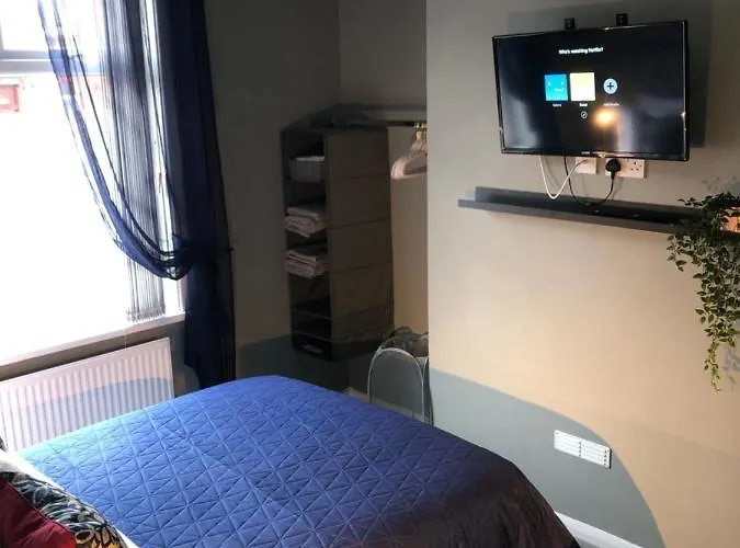 Pensión 3. Stylish Private Double Near Centre *