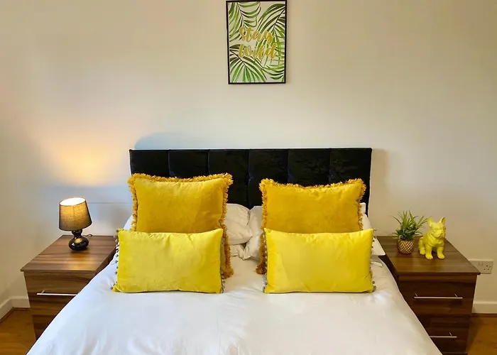 Convenient Centre 3bd With Free Parking