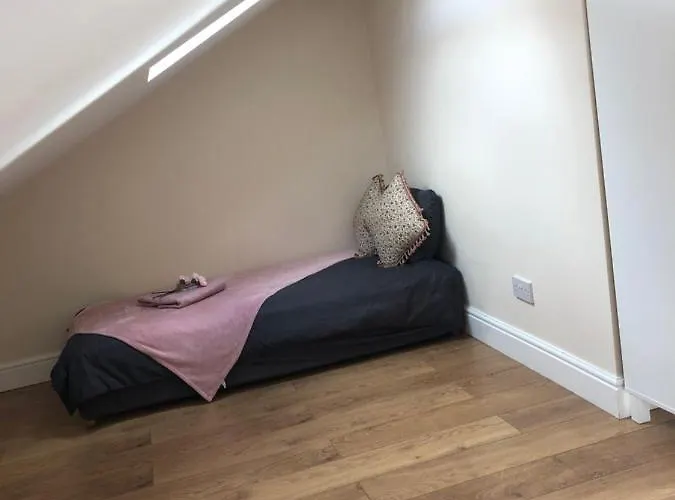 Big Rusholme With Tv And Private Bathroom-parking&wifi *