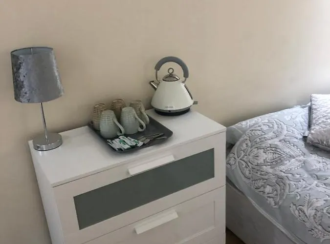 Nocleg ze śniadaniem Big Rusholme With Tv And Private Bathroom-parking&wifi