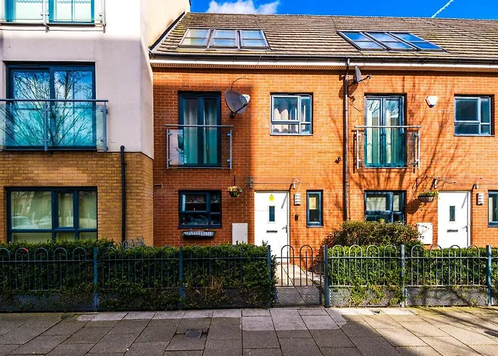 Bright&modern Contractor House By Niji Short 펜션 *