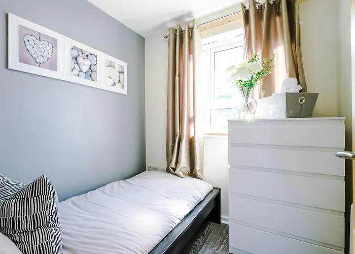 Bright&modern Contractor House By Niji Short