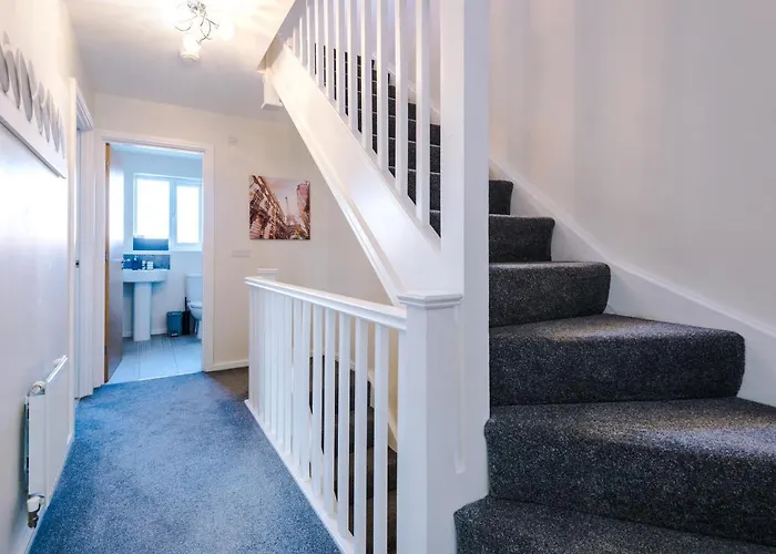 Bright&modern Contractor House By Niji Short