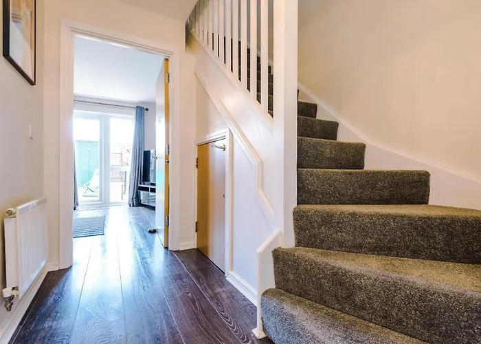 Bright&modern Contractor House By Niji Short 펜션 맨체스터