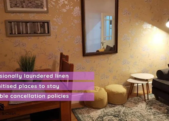 Corner House, Sleeps 8 In 4 Bedrooms, Near Train Station, Great Value! Сasa de vacaciones Mánchester