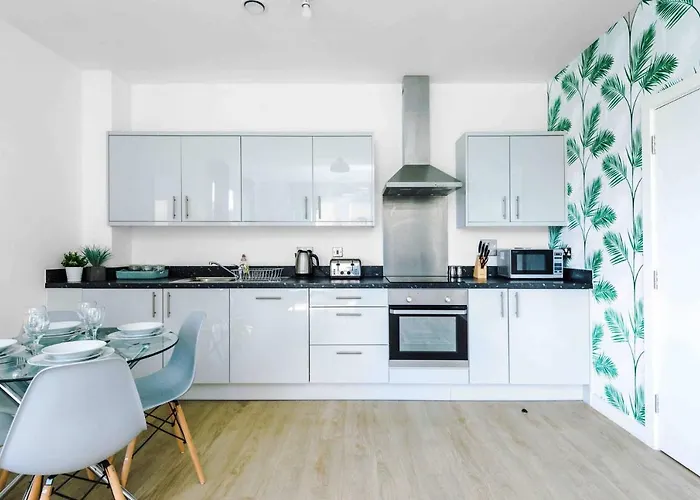 2 Bedroom Hosted By Mcr Dens *