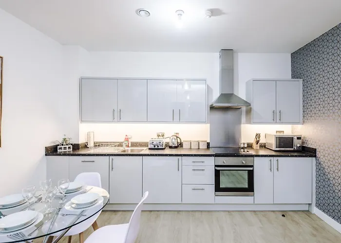 2 Bedroom Hosted By Mcr Dens Apartment *