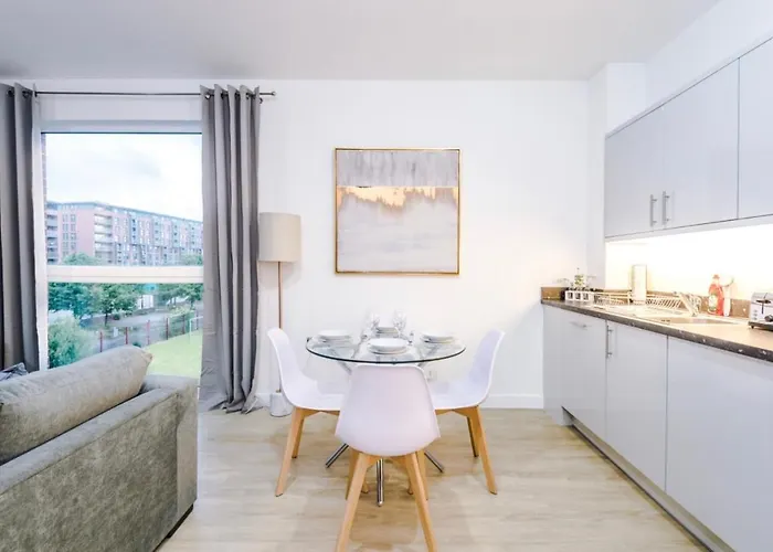 2 Bedroom Hosted By Mcr Dens Apartment Manchester