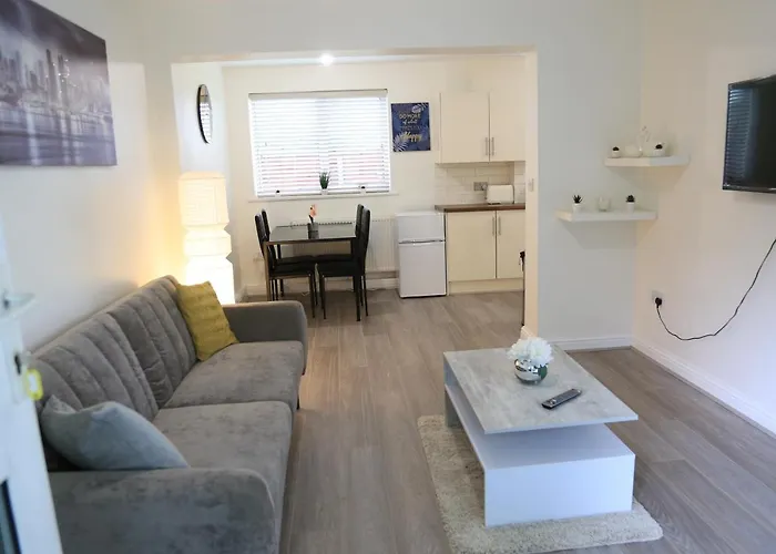 Gorgeous Ground Floor + Free Parking * 맨체스터