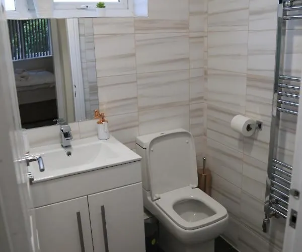 Gorgeous Ground Floor + Free Parking