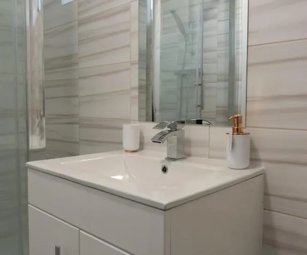 Gorgeous Ground Floor + Free Parking * 맨체스터