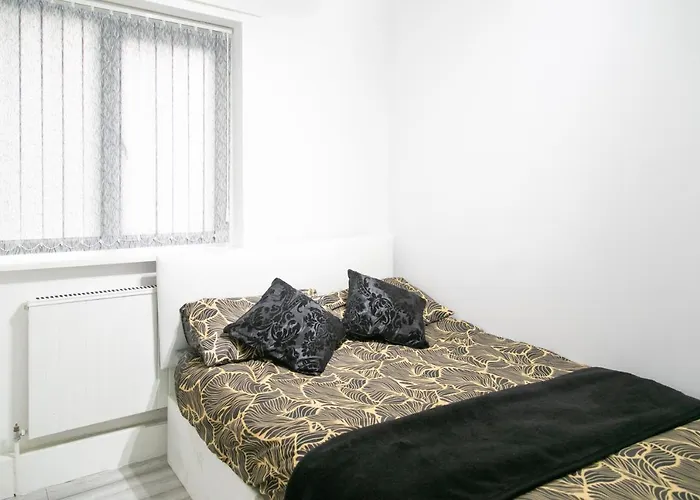 Cheetham Hills Апартаменты *