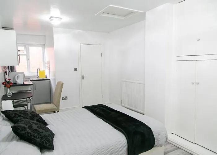 Апартаменты Cheetham Hills *