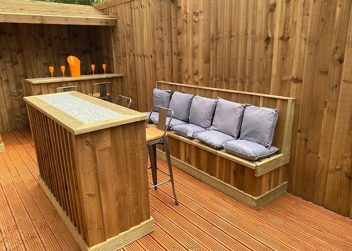 Mason Street Sleeps 16 *