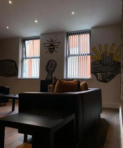 Spacious Shude Hill With Balcony * 맨체스터