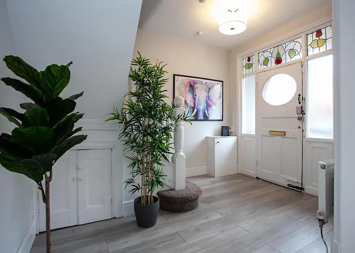 The Safari House - Your Ultimate Relaxation Destination * Manchester