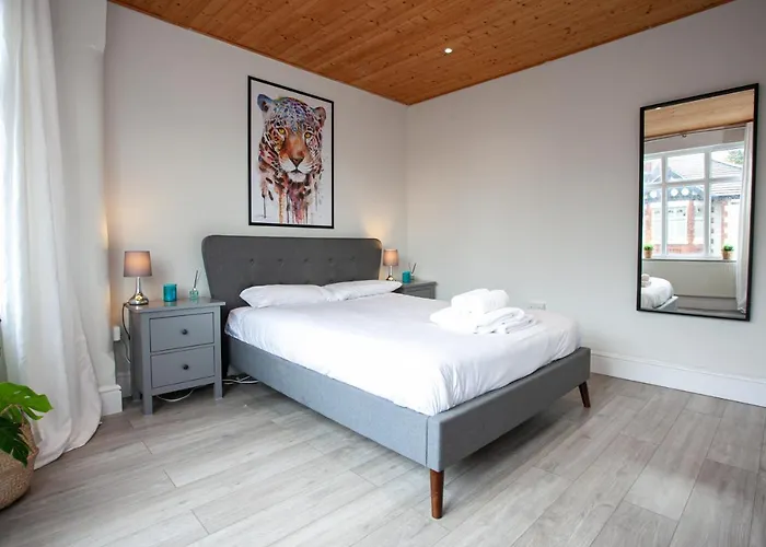 The Safari House - Your Ultimate Relaxation Destination * Manchester