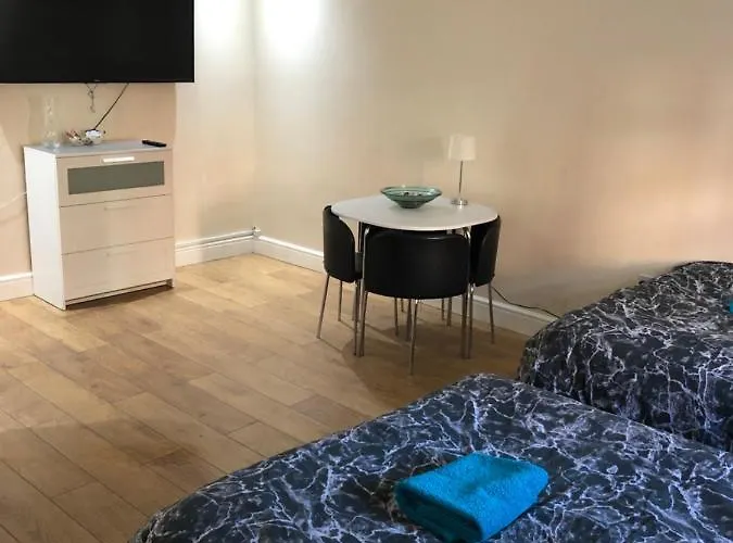 Big Rusholme With Tv And Private Bathroom-parking&wifi Oda ve Kahvaltı *