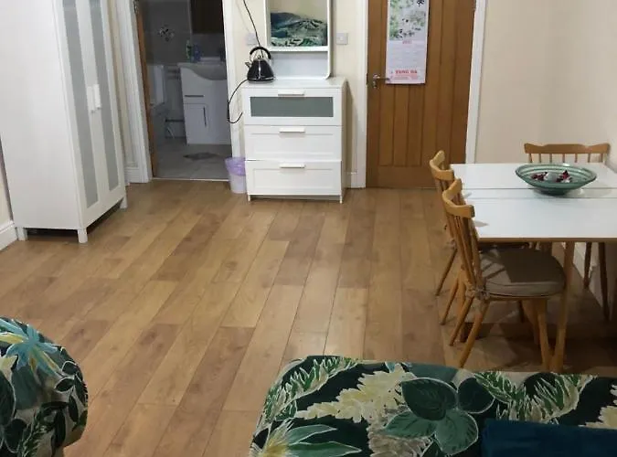 Nocleg ze śniadaniem Big Rusholme With Tv And Private Bathroom-parking&wifi