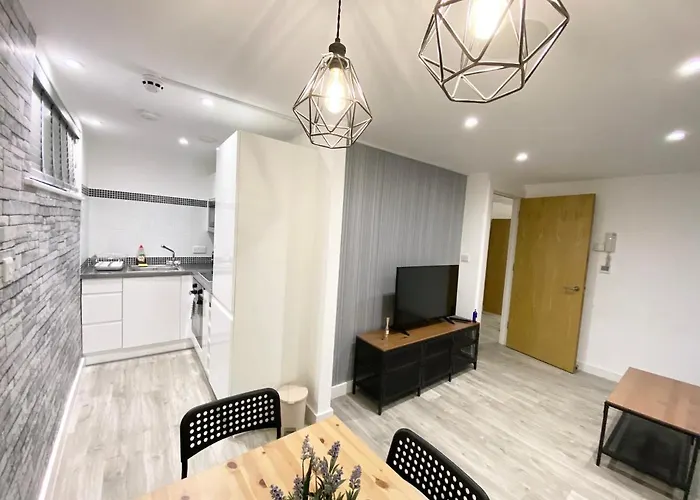 Cosy Centre Location, Hydro Massage Showe Manchester