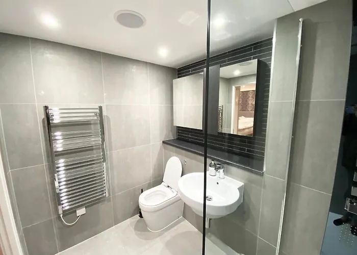 Cosy Centre Location, Hydro Massage Showe Manchester