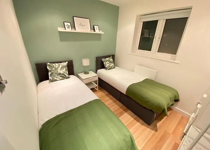 Large 5-bed Centre Townhouse With Secure Parking マンチェスター