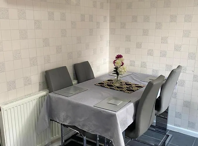 Gardner Holidays House