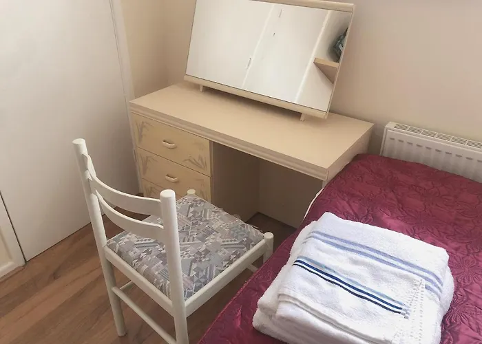 Gardner Holidays House