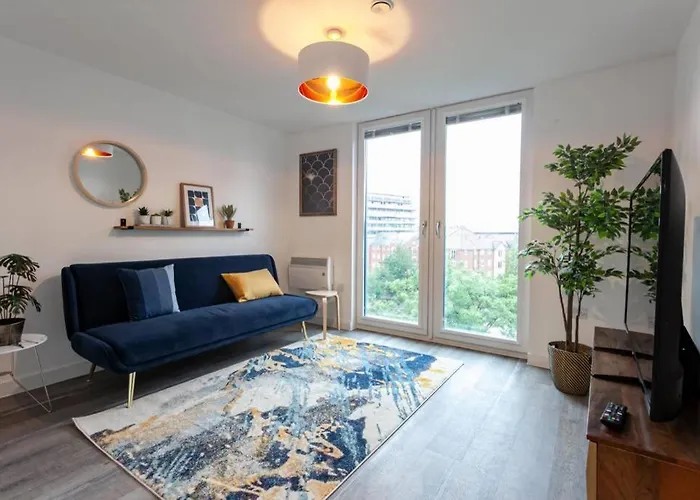 Superb 2 Bed Flat 5min To Old Trafford Stadium *