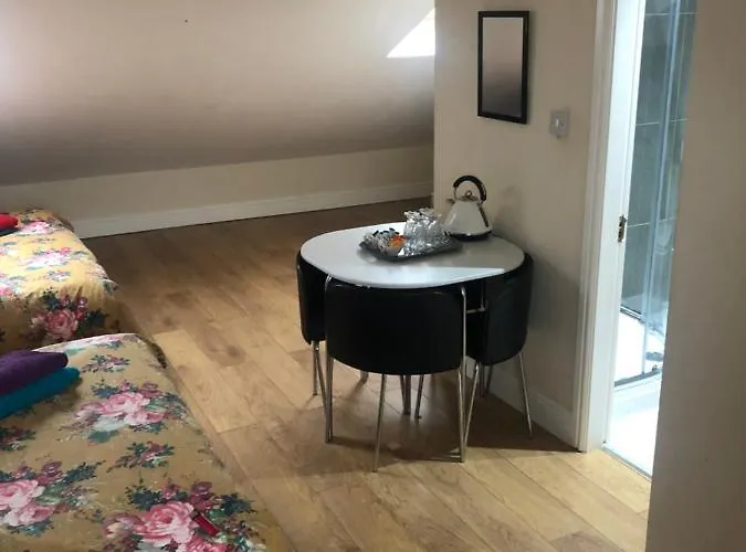 Big Rusholme With Tv And Private Bathroom-parking&wifi Oda ve Kahvaltı *