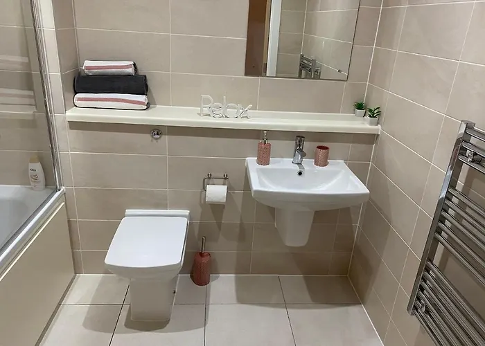 1 Bedroom Lovely In Salford Quays Free Street Parking Subject To Availability * Manchester