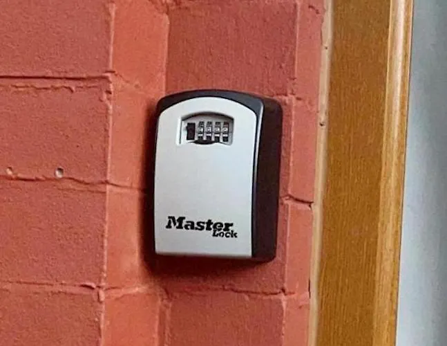 Gorgeous Stylish Cheri Victorian House In Semesterbostad