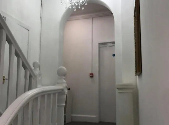 The Avenues And Alleyways * Manchester