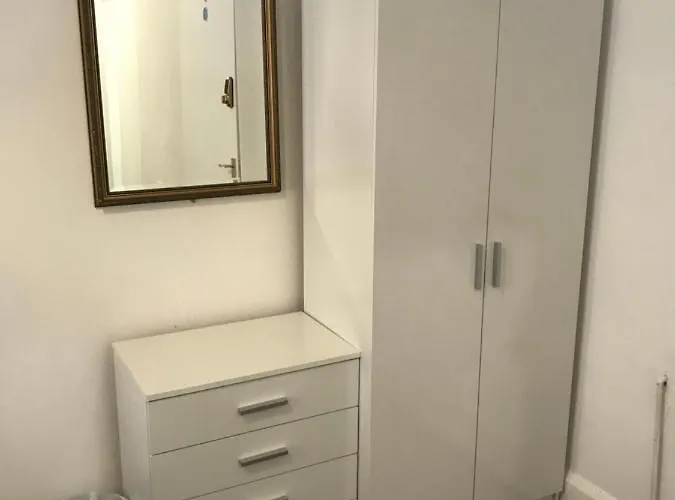 The Avenues And Alleyways Szálloda Manchester