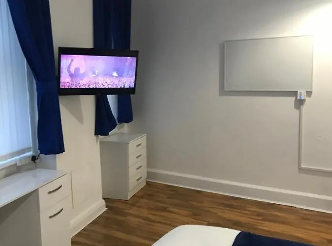 The Avenues And Alleyways * Manchester