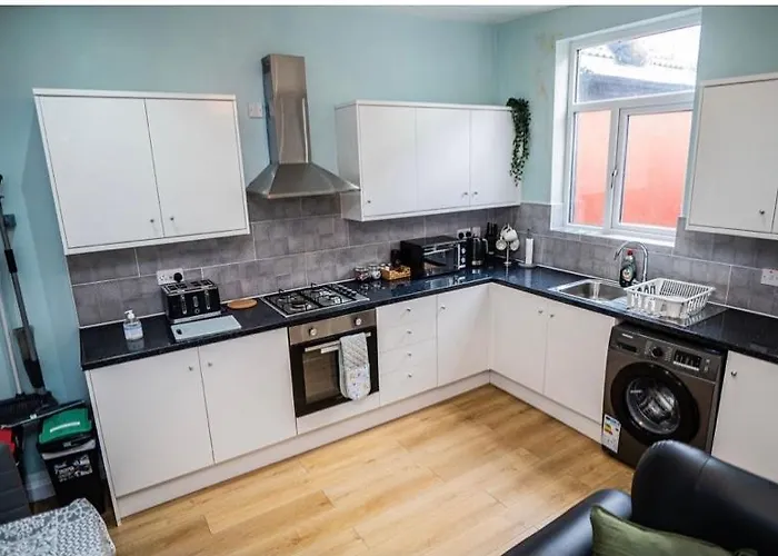 Family-Friendly Two-Bedroom Apartment Near Manchester City Stadium *