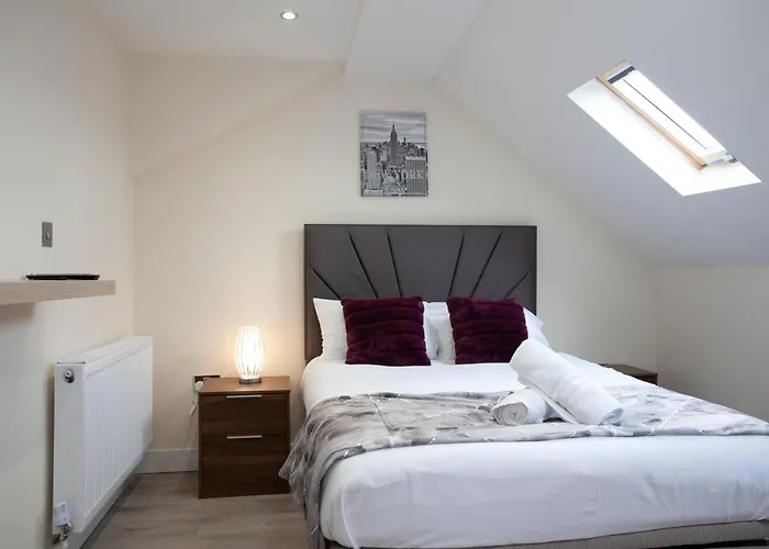 6 Bedroom House 10min Drive From Centre Holiday home *