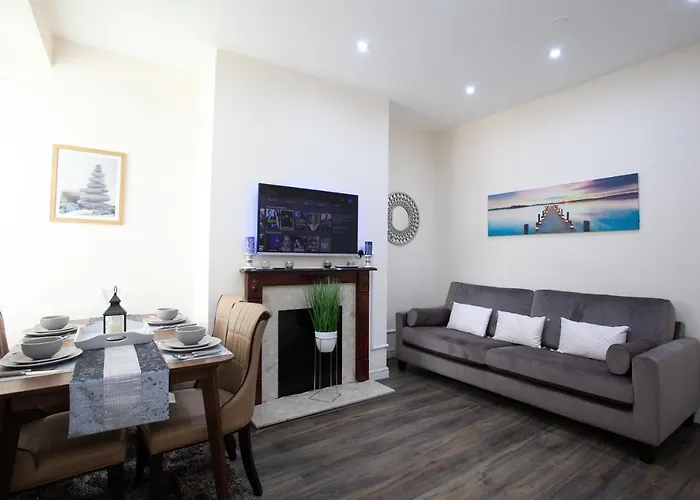 6 Bedroom House 10min Drive From Centre 別荘 マンチェスター