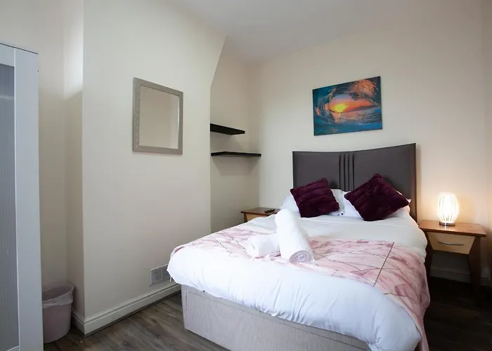 6 Bedroom House 10min Drive From Centre Holiday home *