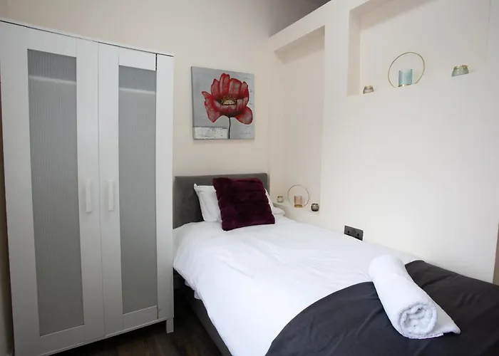 Casa vacanze 6 Bedroom House 10min Drive From Centre *